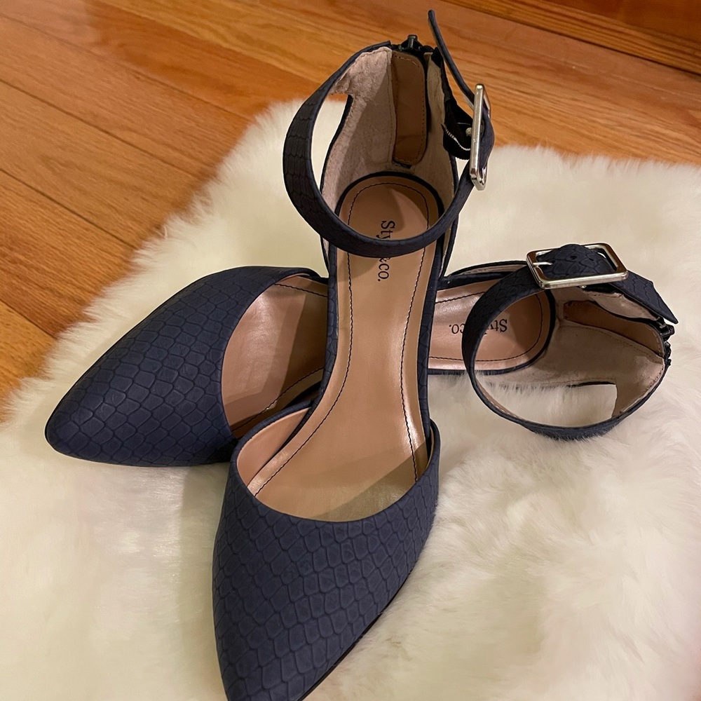 New royal blue pointed-toe ankle-strap pumps w/box - Picture 3 of 11